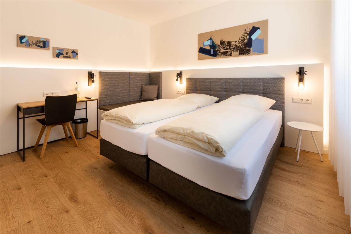 Frontansicht (schräg) Doppelbett im Comfortzimmer