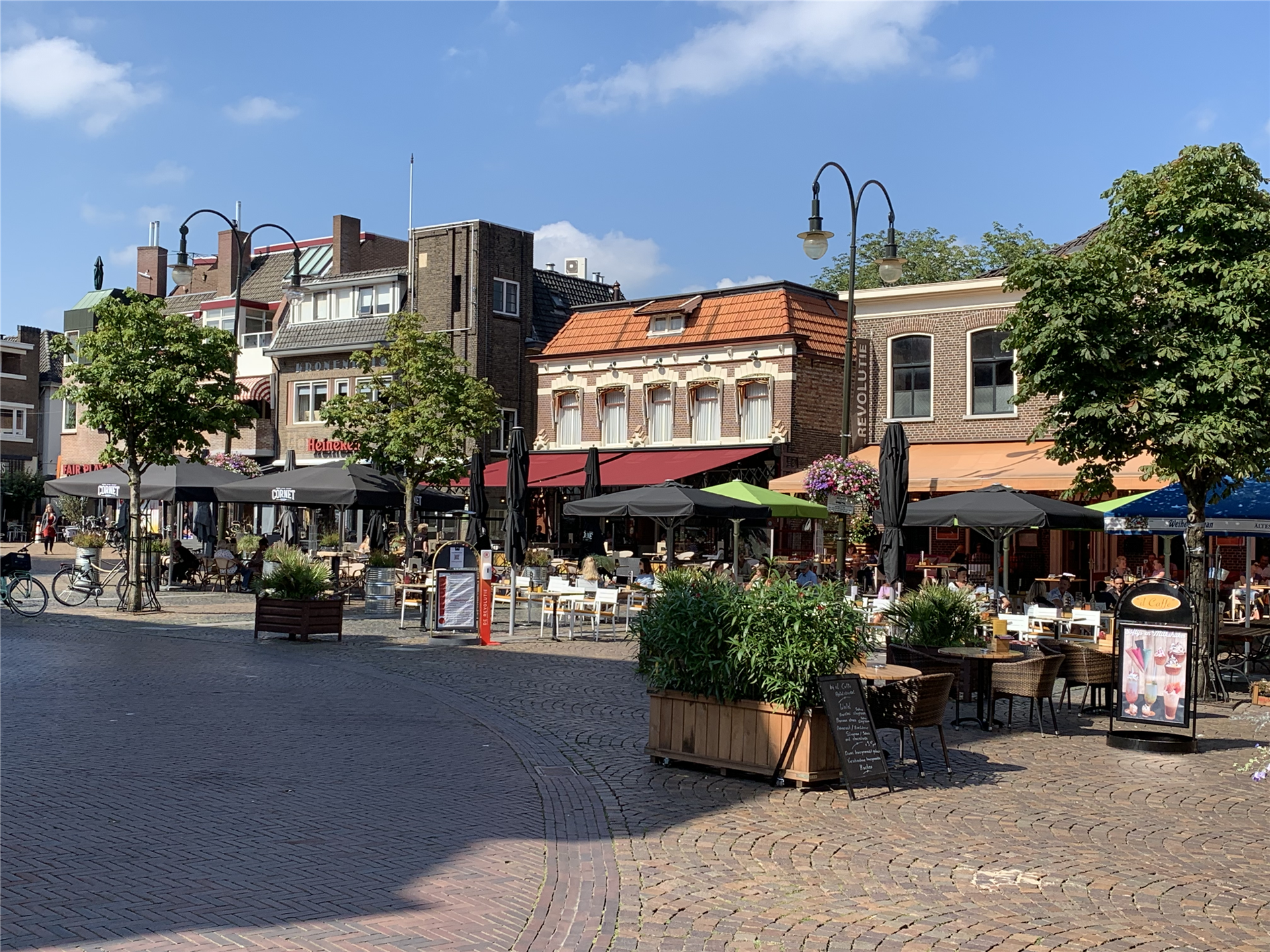 Sicht auf die Kneipenfront am Markt in Winterswijk